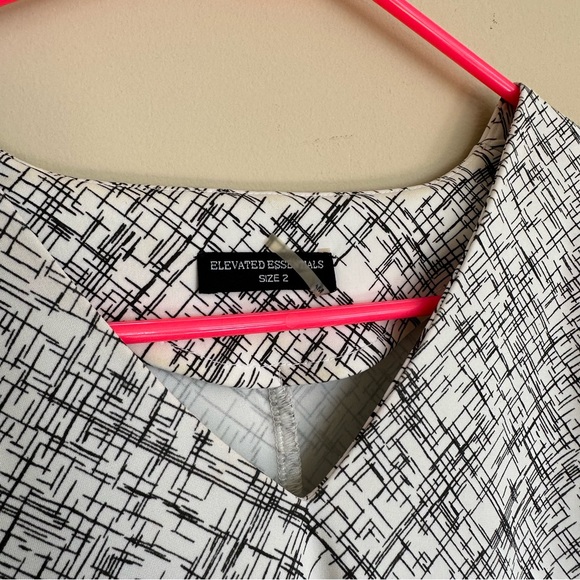 Black and White Elevated Essentials Blouse - Picture 3 of 3